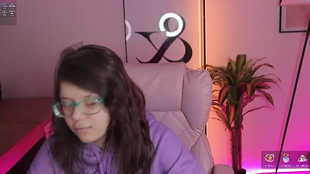 Snapshot of Ariell_Mini chatting on February 16, 2026, 1:07 pm Ariell Mini online show from February 16, 2026, 1:07 pm