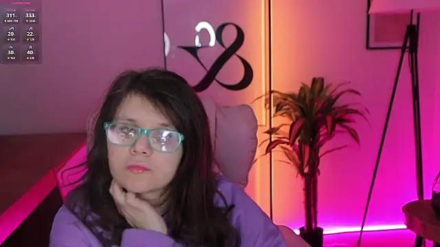 Snapshot of Ariell_Mini chatting on February 18, 2026, 6:42 am Ariell Mini online show from February 18, 2026, 6:42 am