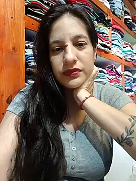 Snapshot of julietaloovee chatting on February 4, 2026, 9:31 pm julietaloovee online show from February 4, 2026, 9:31 pm