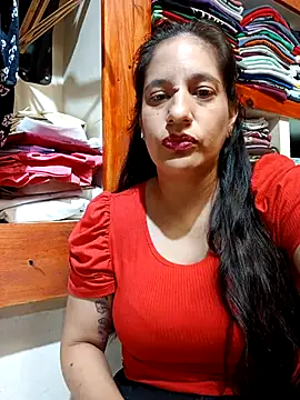 Snapshot of julietaloovee chatting on February 18, 2026, 1:29 pm julietaloovee online show from February 18, 2026, 1:29 pm