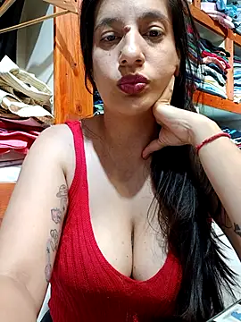 Snapshot of julietaloovee chatting on February 23, 2026, 9:34 pm julietaloovee online show from February 23, 2026, 9:34 pm