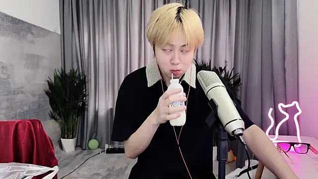 Snapshot of hafabva chatting on April 14, 2026, 2:06 am hafabva online show from April 14, 2026, 2:06 am