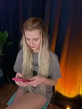 Snapshot of WetHotMilfaa chatting on December 20, 2025, 10:17 pm WetHotMilfaa online show from December 20, 2025, 10:17 pm