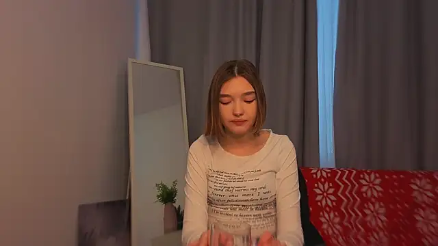 Leyla crsh online show from February 17, 2026, 5:04 am