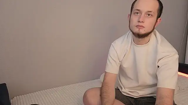 Snapshot of Pearl_couple chatting on March 10, 2026, 9:14 am Pearl couple online show from March 10, 2026, 9:14 am