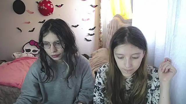 Briar y Blair online show from March 12, 2026, 4:13 pm