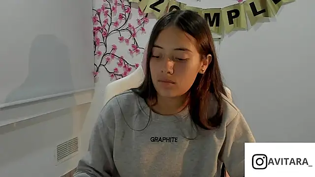 vanesita  online show from March 19, 2026, 1:53 am