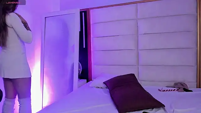 Snapshot of JuliMonroe19 chatting on February 13, 2026, 1:07 pm JuliMonroe19 online show from February 13, 2026, 1:07 pm