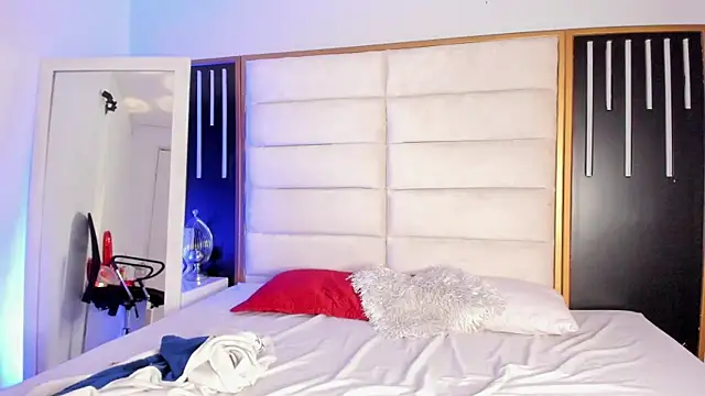 Snapshot of JuliMonroe19 chatting on February 20, 2026, 1:11 pm JuliMonroe19 online show from February 20, 2026, 1:11 pm