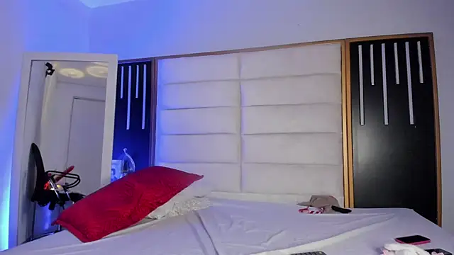 Snapshot of JuliMonroe19 chatting on February 24, 2026, 12:58 pm JuliMonroe19 online show from February 24, 2026, 12:58 pm