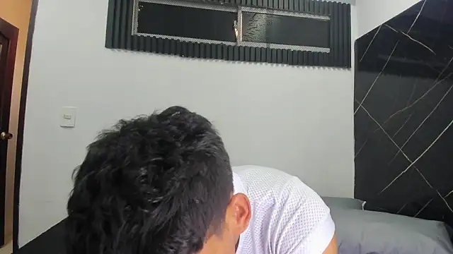 Snapshot of Emer_santos chatting on February 3, 2026, 7:52 pm Emer santos online show from February 3, 2026, 7:52 pm