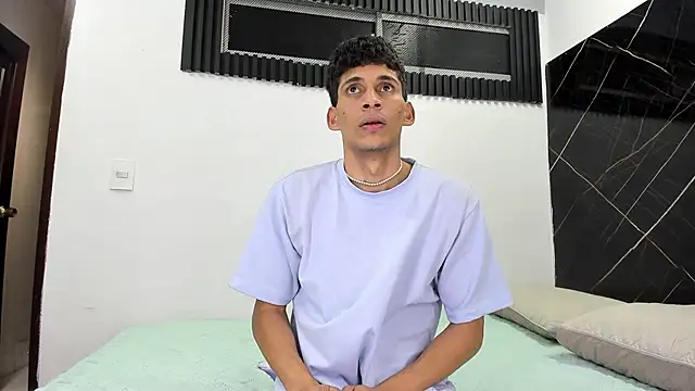 Snapshot of Emer_santos chatting on February 13, 2026, 7:54 pm Emer santos online show from February 13, 2026, 7:54 pm