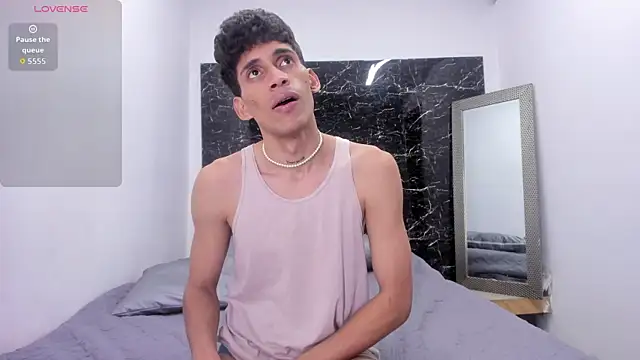 Snapshot of Emer_santos chatting on February 19, 2026, 9:11 pm Emer santos online show from February 19, 2026, 9:11 pm