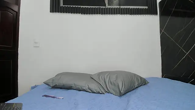 Snapshot of Emer_santos chatting on February 23, 2026, 8:50 pm Emer santos online show from February 23, 2026, 8:50 pm