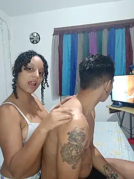 LolaAndBugs  online show from February 5, 2026, 1:32 am