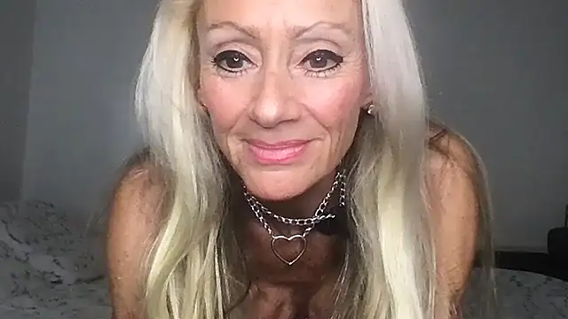 Snapshot of siennadiamond chatting on May 18, 2026, 11:38 am siennadiamond online show from May 18, 2026, 11:38 am