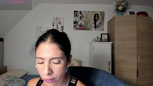 Snapshot of VEROSlen- chatting on February 26, 2026, 2:21 am VEROSlen- online show from February 26, 2026, 2:21 am