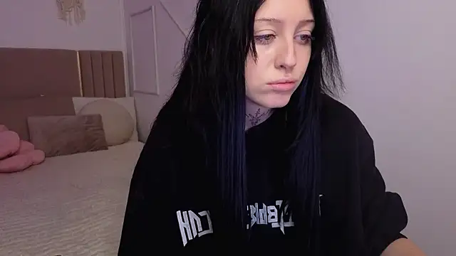 Sn0w  queen online show from February 26, 2026, 8:24 am