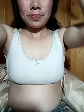 Chloe-ee online show from February 9, 2026, 9:57 am