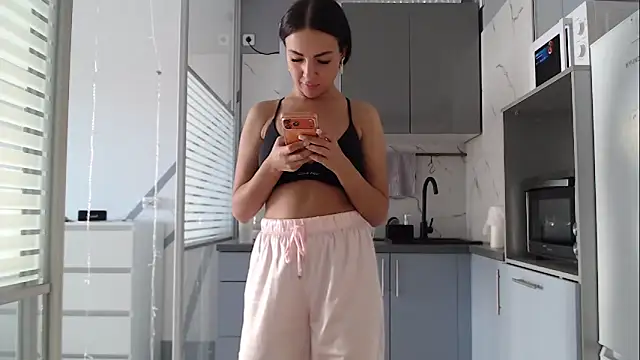 MilaMex online show from April 9, 2026, 9:58 am