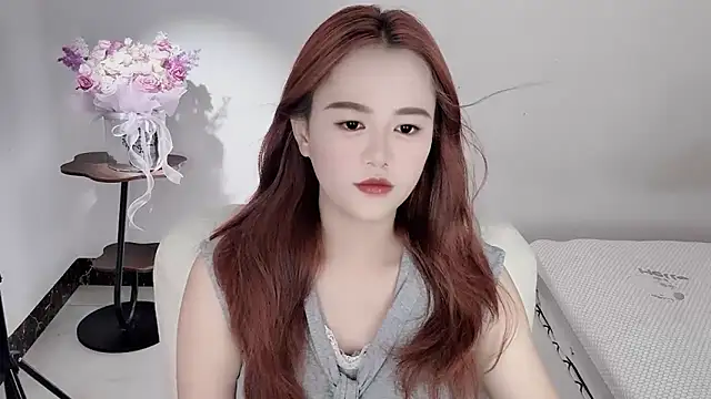 Snapshot of Amireux-8 chatting on July 13, 2026, 1:25 pm Amireux-8 online show from July 13, 2026, 1:25 pm