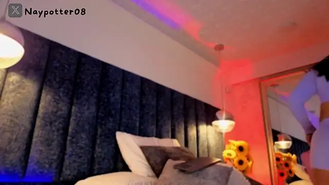 Snapshot of JuliCorrea_ chatting on June 16, 2026, 11:35 am JuliCorrea online show from June 16, 2026, 11:35 am