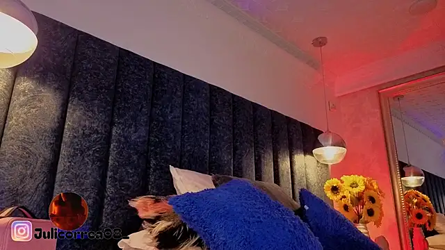 Snapshot of JuliCorrea_ chatting on July 8, 2026, 11:48 am JuliCorrea online show from July 8, 2026, 11:48 am