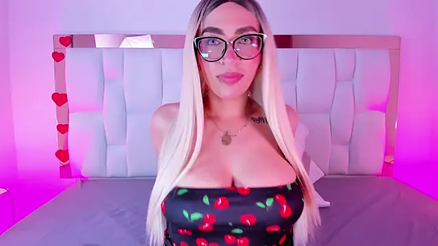 CamilleJuicy  online show from April 8, 2026, 12:05 pm