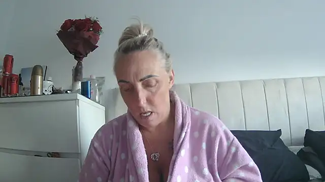 theblondecocklover online show from April 22, 2026, 6:53 pm