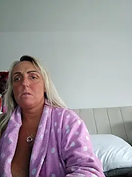 theblondecocklover online show from May 17, 2026, 7:43 pm