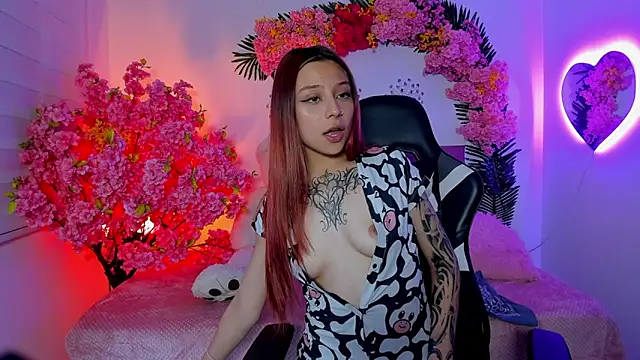 Nickie reed  online show from May 27, 2026, 9:45 pm