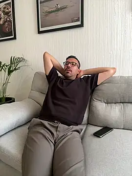Snapshot of AdrianGarcia89 chatting on April 18, 2026, 7:07 pm AdrianGarcia89 online show from April 18, 2026, 7:07 pm