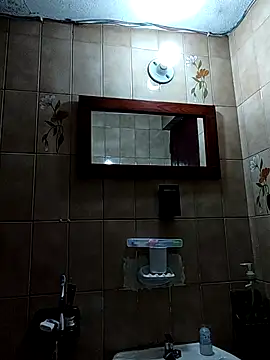 L hotcream online show from April 3, 2026, 1:53 pm