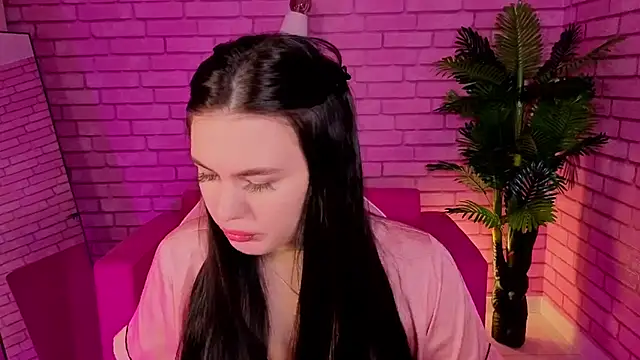 Snapshot of Mia_Evelyn chatting on December 23, 2025, 8:45 am Mia Evelyn online show from December 23, 2025, 8:45 am