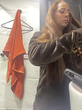 katia Gray2 online show from April 8, 2026, 7:36 pm