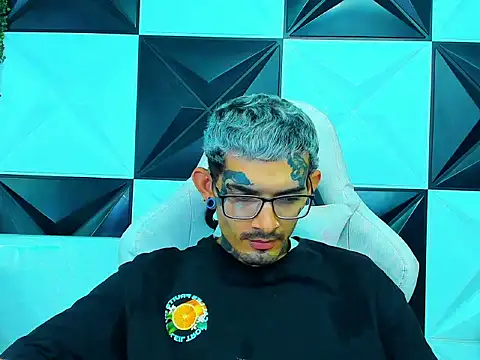 Boy tatto77 online show from February 21, 2026, 7:15 pm