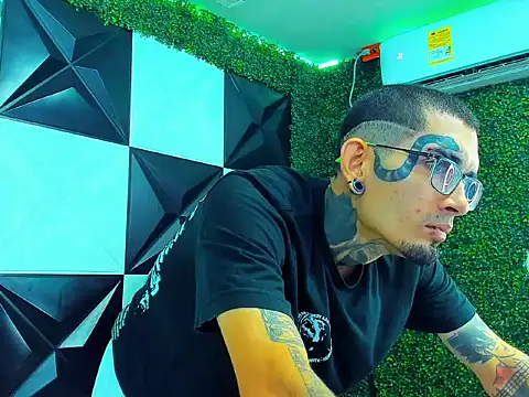 Boy tatto77 online show from April 15, 2026, 9:48 pm