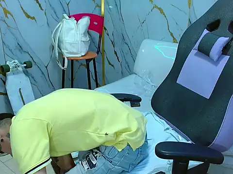 Boy tatto77 online show from April 16, 2026, 11:55 am