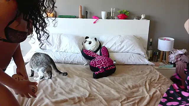 MikaScarlet online show from March 31, 2026, 2:06 pm