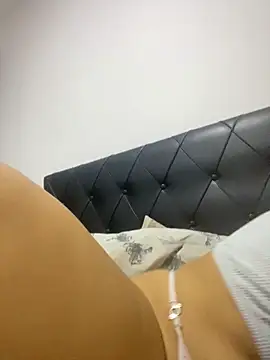 Nini  online show from April 8, 2026, 8:20 pm