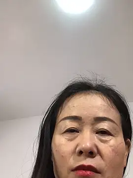 yunyun52012 online show from February 7, 2026, 4:49 am