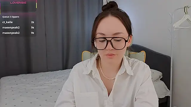 fallin lovee online show from March 7, 2026, 1:41 pm