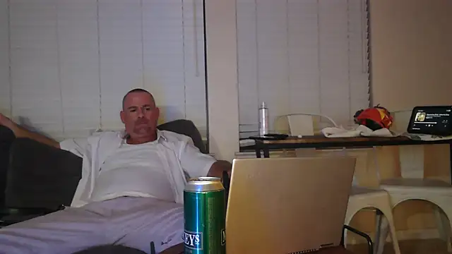 MISTERANDDEMI online show from April 9, 2026, 8:31 am