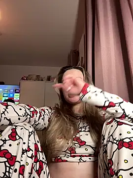 Snapshot of LilyLuck_ chatting on December 23, 2025, 12:19 am LilyLuck online show from December 23, 2025, 12:19 am