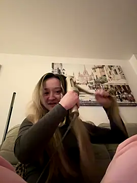 Snapshot of LilyLuck_ chatting on January 7, 2026, 9:39 pm LilyLuck online show from January 7, 2026, 9:39 pm