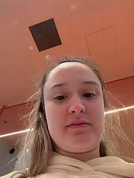 Snapshot of LilyLuck_ chatting on February 4, 2026, 1:28 pm LilyLuck online show from February 4, 2026, 1:28 pm