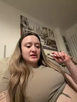 Snapshot of LilyLuck_ chatting on February 7, 2026, 10:24 pm LilyLuck online show from February 7, 2026, 10:24 pm