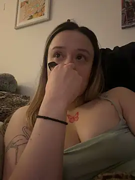 Snapshot of LilyLuck_ chatting on February 11, 2026, 1:10 am LilyLuck online show from February 11, 2026, 1:10 am