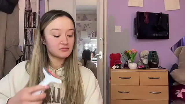 Snapshot of LilyLuck_ chatting on February 14, 2026, 4:26 pm LilyLuck online show from February 14, 2026, 4:26 pm