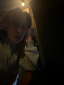 Snapshot of LilyLuck_ chatting on February 22, 2026, 6:28 pm LilyLuck online show from February 22, 2026, 6:28 pm